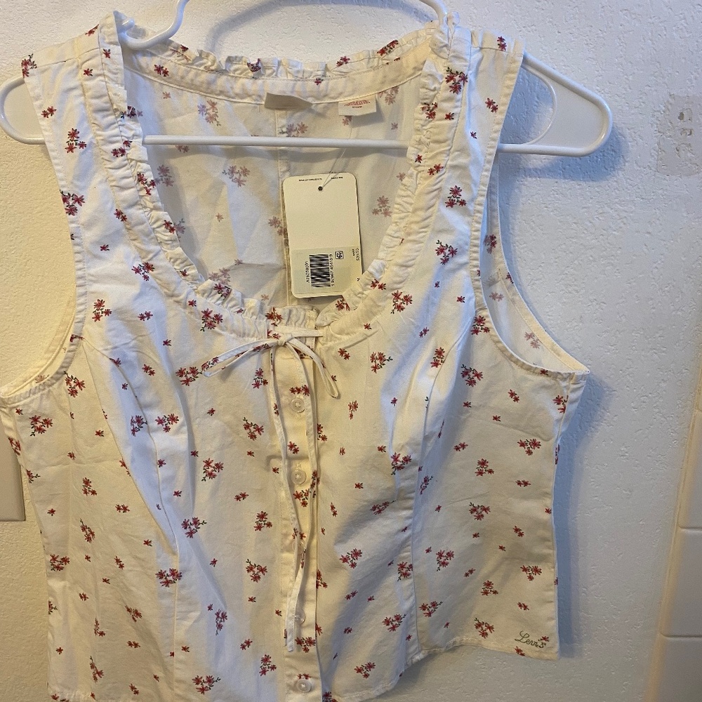 Levi’s slim fit top